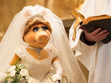 Why is Miss Piggy Obsessed with Marriage? – TheFeministBride