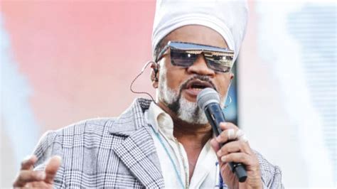 Carlinhos Brown Faz Apelo Durante Show Beneficente Para O Sul O