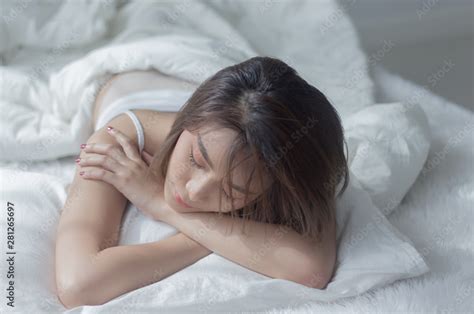 Asian Girl Sleeping Naked With A Slim Body In A White Bed Opposite The Window In The House Soft