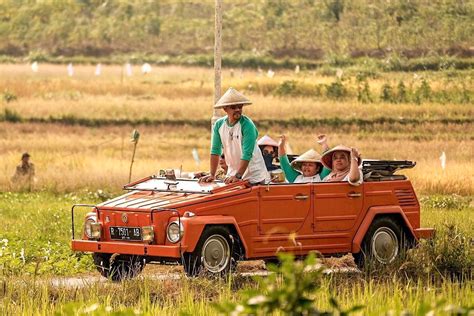 Jelajah Desa Wisata Borobudur Menggunakan VW Safari By Sheyco Tour