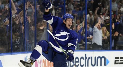 Ondrej Palat wins it in OT as Lightning rally past Canadiens