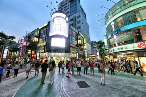 Ximending, Taipei editorial stock photo. Image of crossing - 52648383