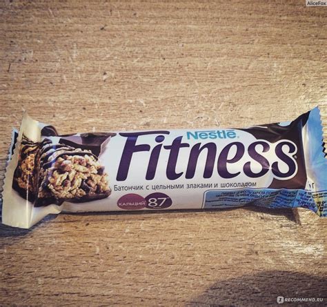 Батончик мюсли Nestle Fitness с цельными злаками и шоколадом ...