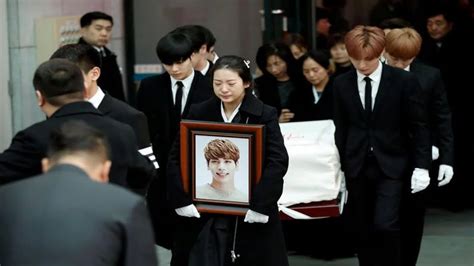 Kpop Saddest Moment Jonghyuns Funeral Btsshineeyoonaall Sad