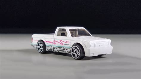 Машинка Базова Hot Wheels GMC Syclone The S HTB White купити в інтернет магазині