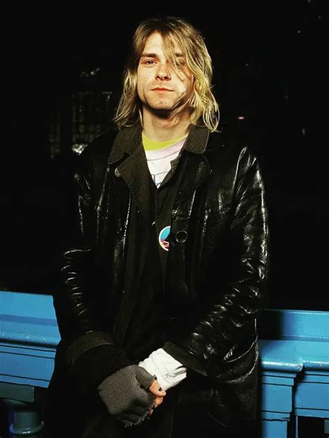 fakta menarik kurt cobain musisi legenda   melempar gitar