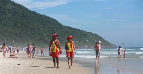 Bombeiros orientam banhistas para prevenção de afogamentos em praias de