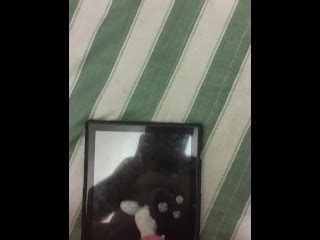 舔我自己的精液 Pornhub Gay