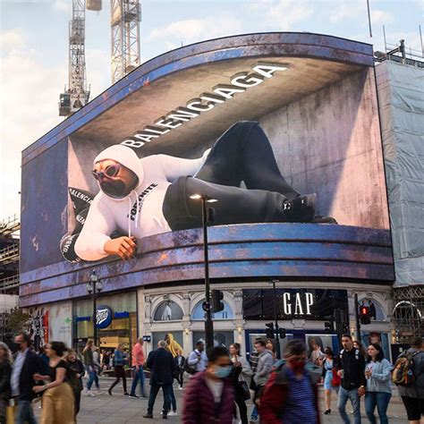 Outdoor Curved Naked Eye D LED Display Shenzhen Huayuanlai