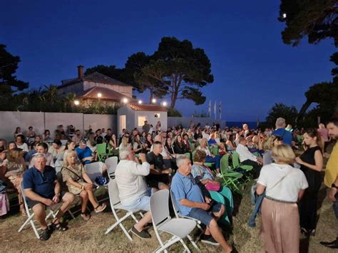 FOTO Za premijeru filma Karaon tražila se stolica više publika