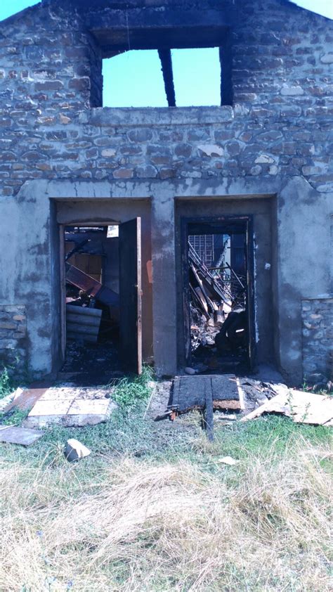 Un Incendio Destruye Una Vivienda En Villan A