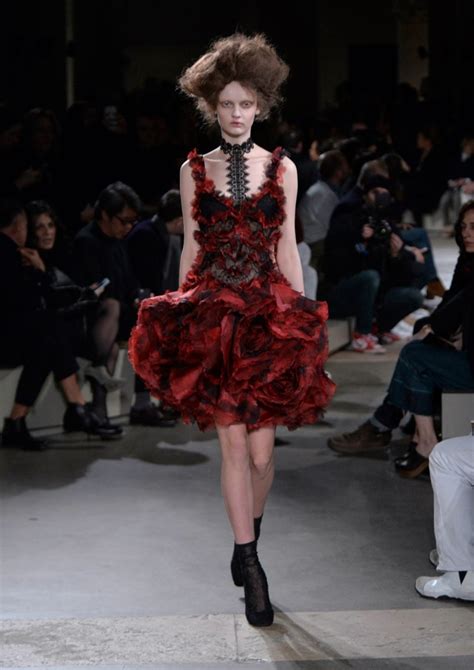 Alexander Mcqueen Goes Victorian For Fall 2015