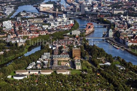 Bremen Aus Der Vogelperspektive Stadtansicht Am Ufer Des Flu Verlaufes