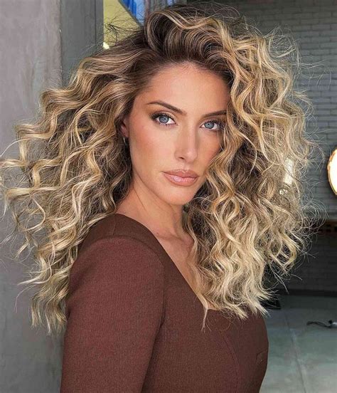 Ombre for Curly Hair: 20 Gorgeous Examples in 2024 | Long blonde curly ...