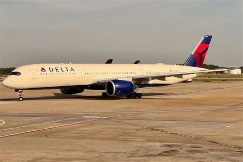 Flying Delta's 1st 'new' Airbus A350, with unique business-class cabins ...