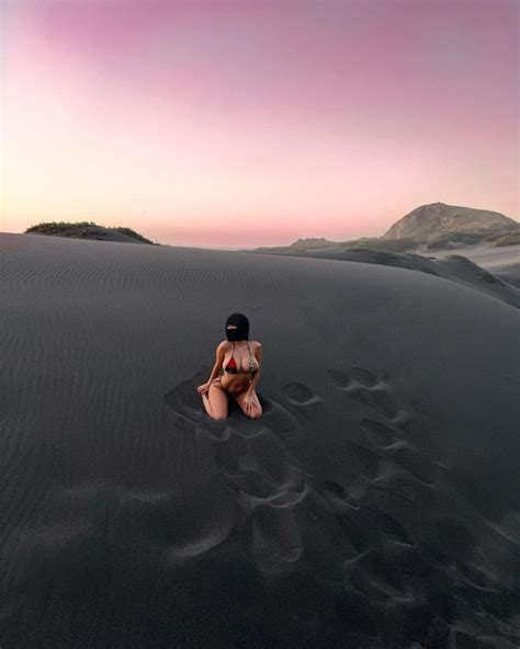 Paloma Mami Deja La Escoba Exhibiendo Su Retaguardia En Bikini Colaless Tecache Cl