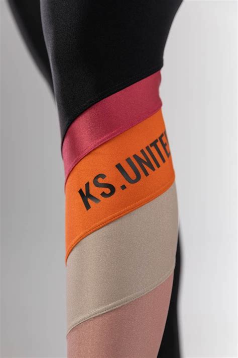 Kaisan Calça Legging Recortes Coloridos Pespontados Preto Rosa Laranja Nude Ref