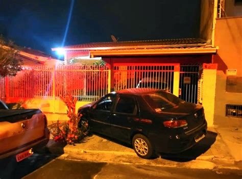 Homem Preso Ap S Bater Carro Roubado Em Casa De Limeira Durante