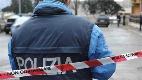 Mamma E Figlia Di 8 Anni Trovate In Un Auto Nude E Prive Di Conoscenza MOW Mowmag