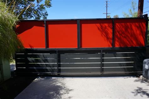 Driveway Gates Contemporain Entrée Los Angeles Par Harwell Fencing And Gates Inc Houzz