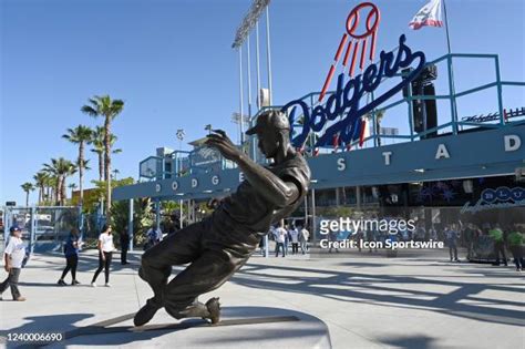 Statue Of Jackie Robinson Photos And Premium High Res Pictures Getty Images