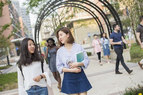 人文与社会科学学院