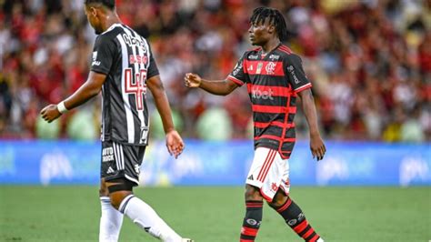 Shola faz história no Flamengo ao jogar contra o Atlético MG saiba mais