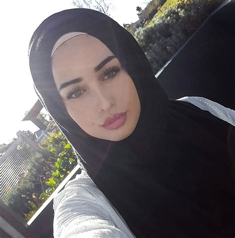 Arab Hijab Big Booty Babe Muslim Chick Photo