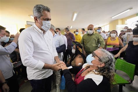 Ceará inicia aplicação da vacina bivalente contra covid 19 Governo do