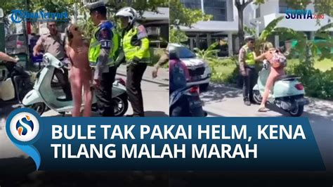 Seorang Bule Marahi Debat Dengan Polisi Usai Dirinya Tak Ingin