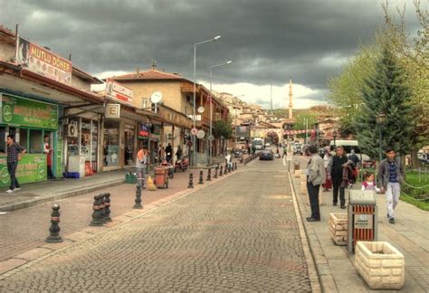 Avanos in Cappadocia Turkey : Pottery Masters and a Hair Museum