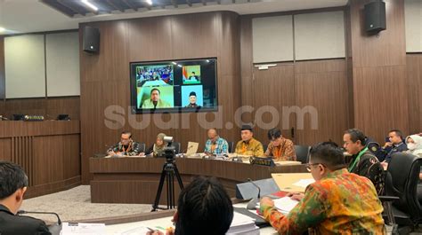 Kpu Jalani Sidang Pemeriksaan Di Dkpp Buntut Terima Pendaftaran Gibran