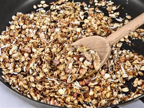 Granola aux noix à la poêle Recette par Simplement Frais