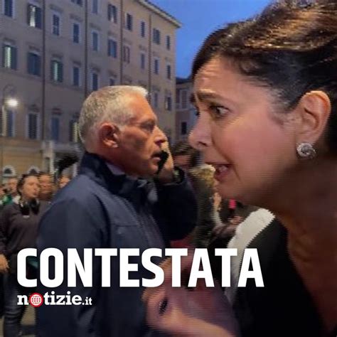 Laura Boldrini Contestata A Una Manifestazione Pro Aborto Se Ne Vada