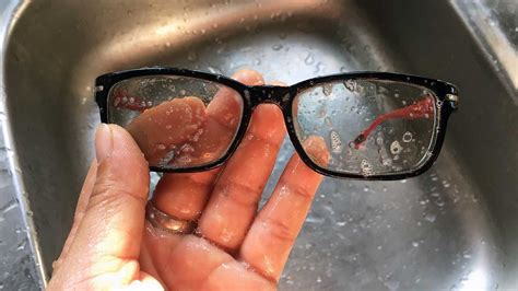 How To Best Clean Your Glasses For Real Howstuffworks