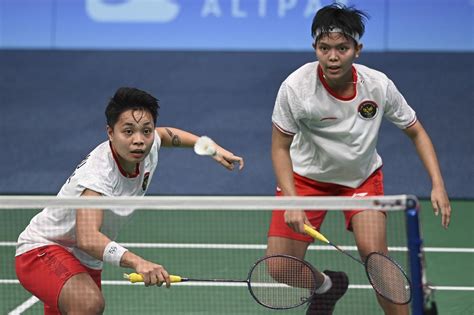 Foto Perempatfinal Beregu Bulu Tangkis Asian Games 2022 Apriyani