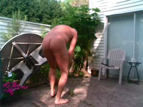 WORKING NUDE OUTDOORS ThisVid
