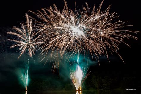 Info Tours A Joué et Chambray les images des feux dartifice du 13