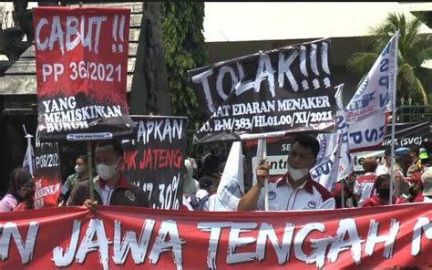 Demo Di Kantor Gubernur Buruh Jateng Desak Ganjar Batalkan Ump