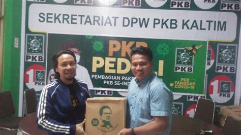 Bantu Ringankan Beban Di Tengah Pandemi PKB Bagikan Sembako Pada