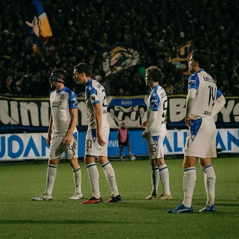 Blauw Zwart Gaat Met 2 1 Onderuit Op Het Veld Van Union Club Brugge