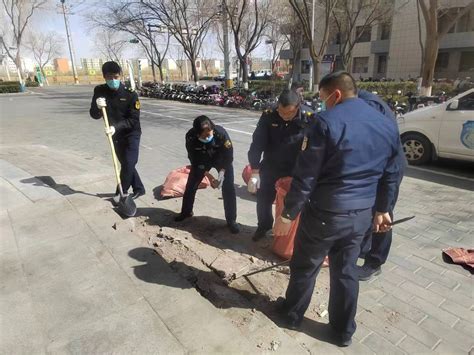 甘肃甘州 【“三抓三促”进行时】市城管执法局北街大队：拆除私设“斜坡” 清理文明“绊脚石”