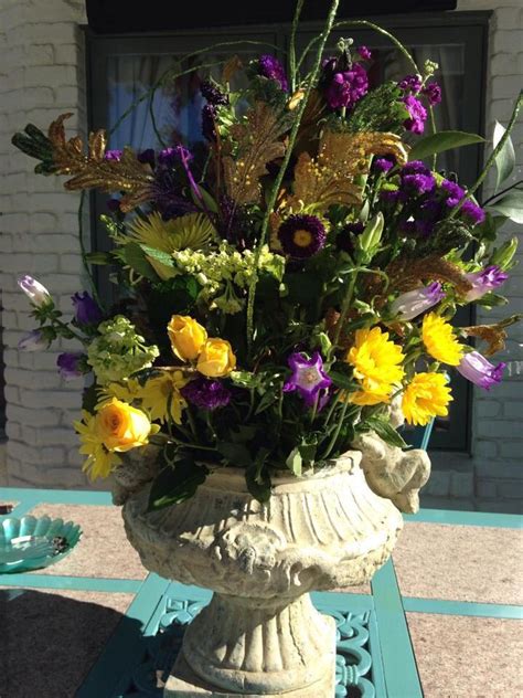 Fresh flower arrangement (Mardi Gras) | Mardi gras wedding, Fresh ...