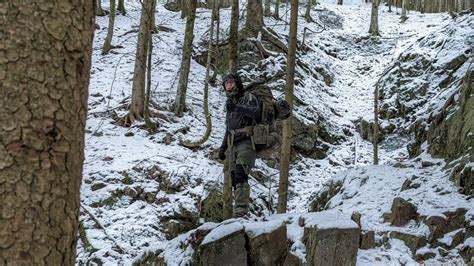 Übernachtung Biwak im Schnee mit Spezialausrüstung verläuft nicht wie