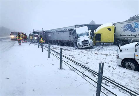 Photos Up To 100 Vehicle Collisions In An Area Of Hwy 401 Insauga