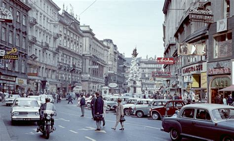 Downtown Vienna, Austria, 1966 [6768x4095] : r/TheWayWeWere