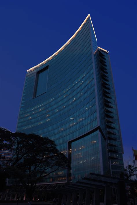 New retail shops will soon open inside world trade centre path station 14