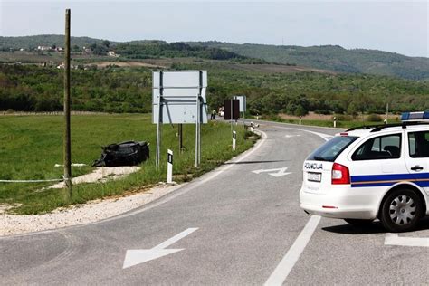 Sletio s ceste za Bonaci i udario u drvo Teško se ozlijedio