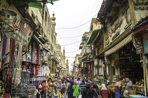 A Day In The Life Of A Saturday Market Trawler In Cairo The Markaz Review