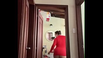 Mi vecina está en el baño XVIDEOS